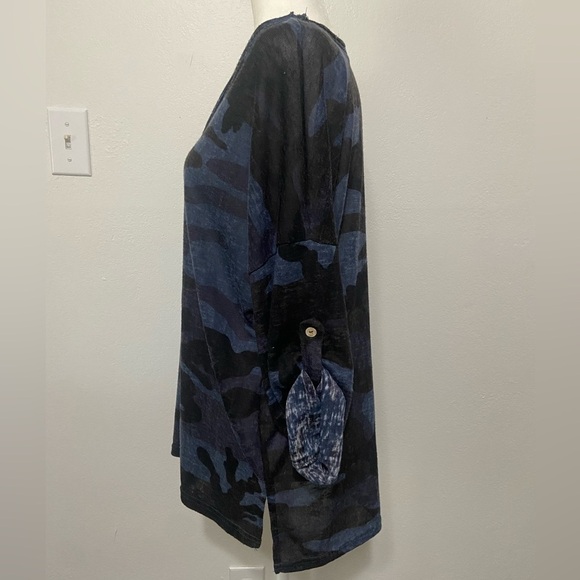 KAKTUS women's L muted blue camo print roll tab tunic with side slits EUC - Picture 4 of 7